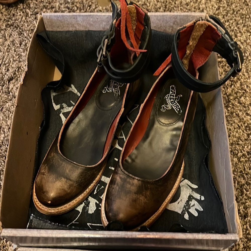 Like New Freebird Maribel Size 7